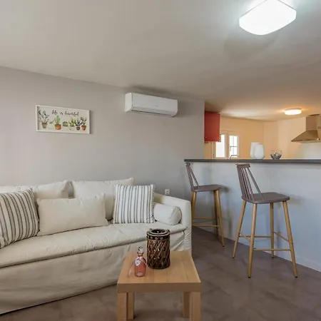 Asante Group Homes * Τσιλιβί