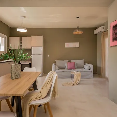 Asante Group Homes * Τσιλιβί