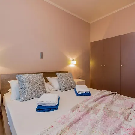 Διαμέρισμα Asante Group Homes *
