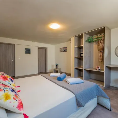 Asante Group Homes Διαμέρισμα *
