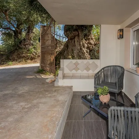 Διαμέρισμα Asante Group Homes *